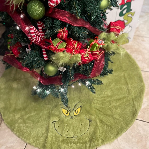 Dr. Seuss Holiday The Grinch Tree Skirt 48 Inches Poshmark